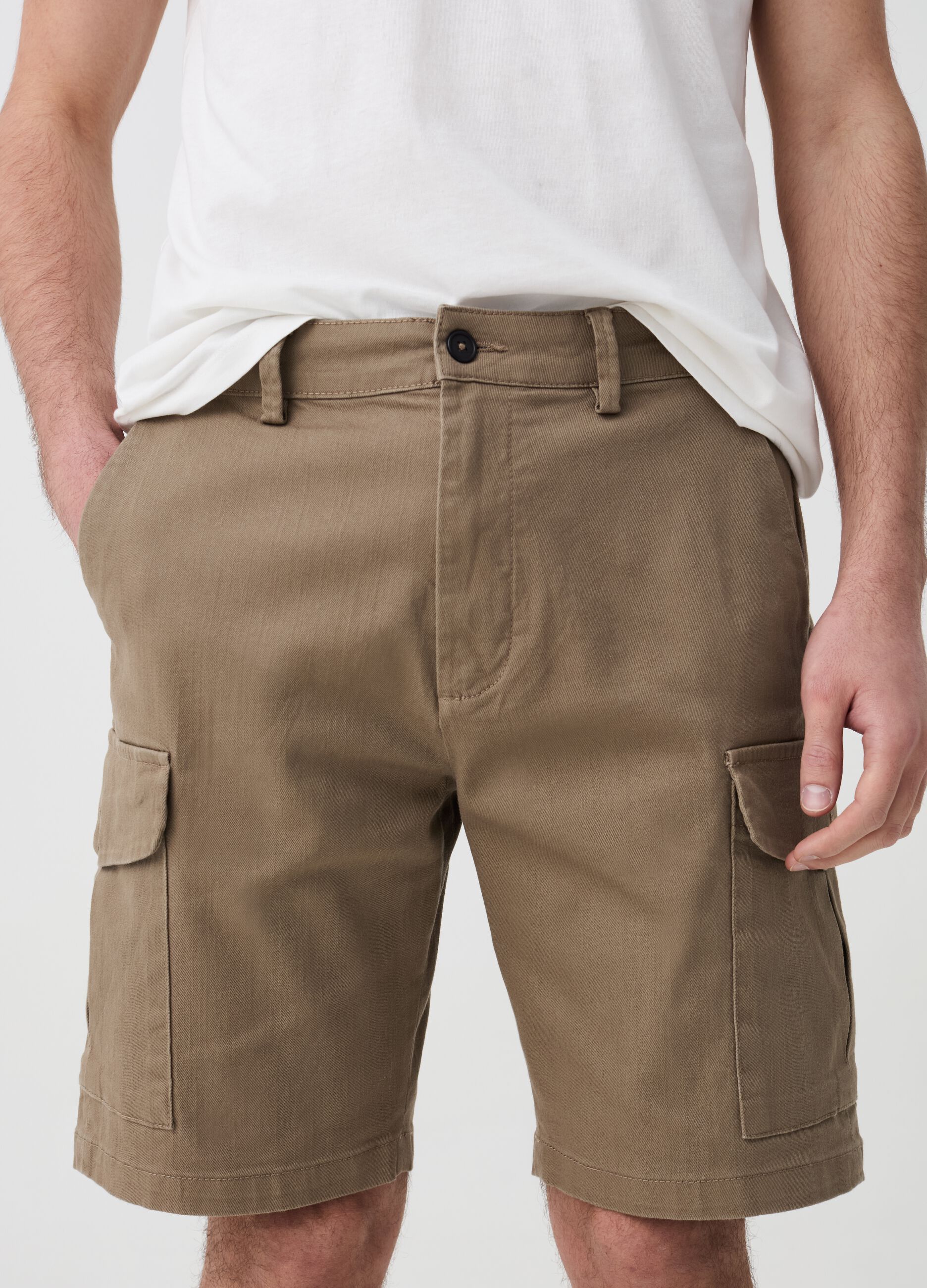 Iridescent-effect cargo Bermuda shorts