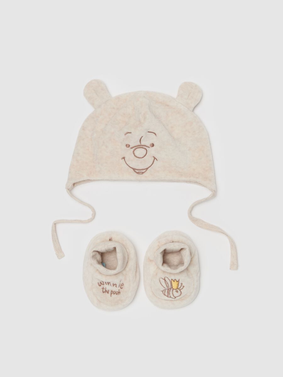 Hat and shoes set with Winnie the Pooh embroidery_0