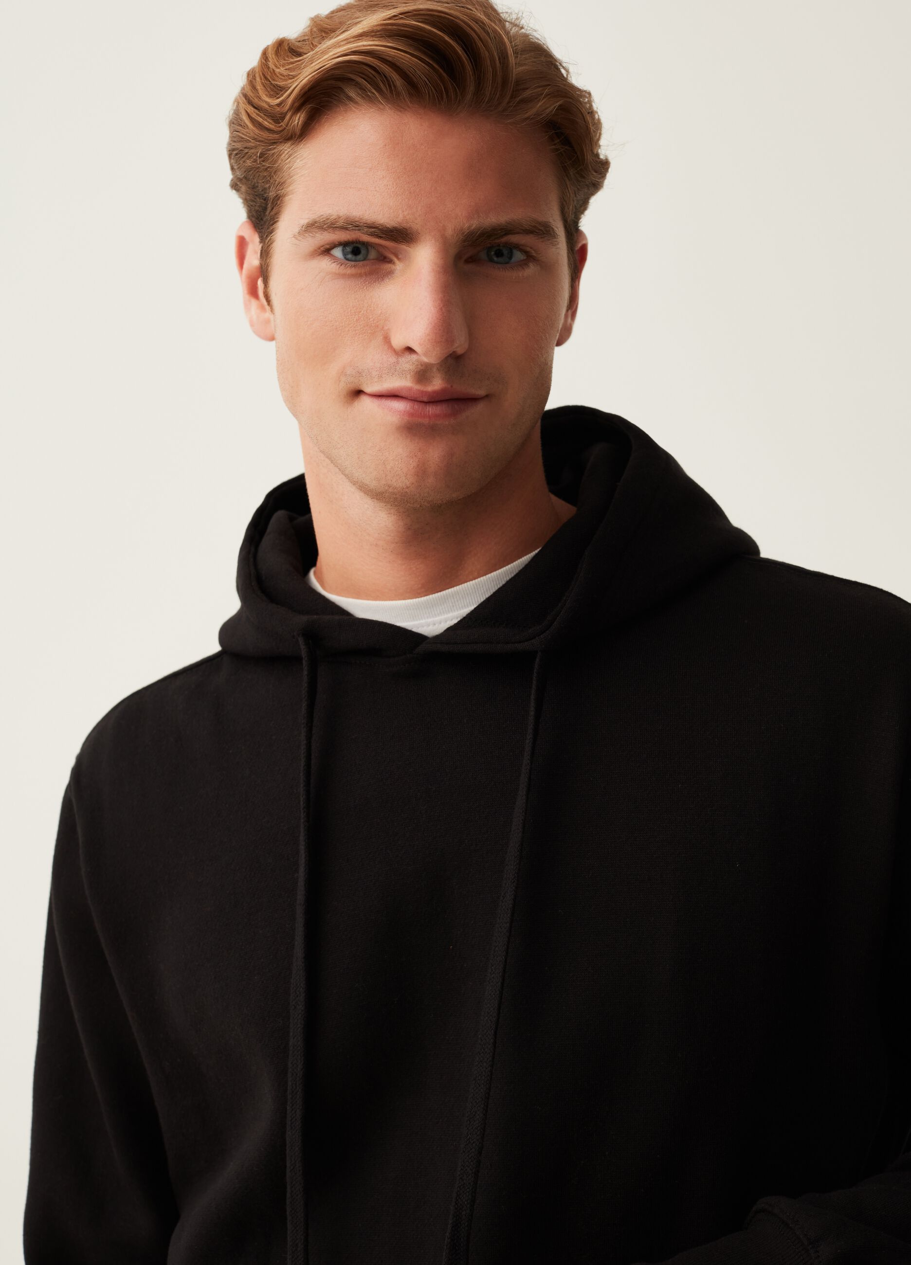 Regular-fit sweatshirt with hood