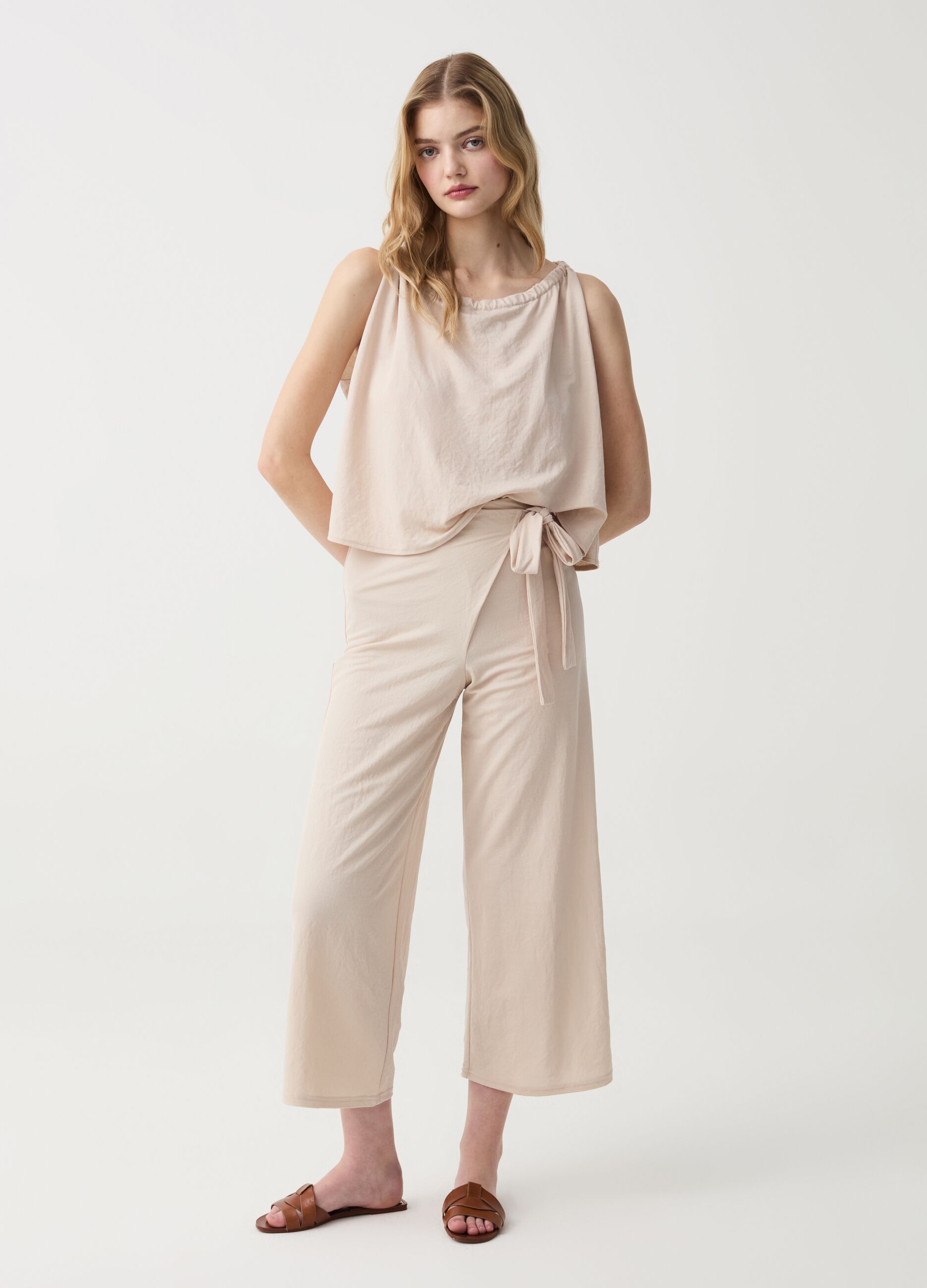 Wide-leg trousers with wraparound fastening