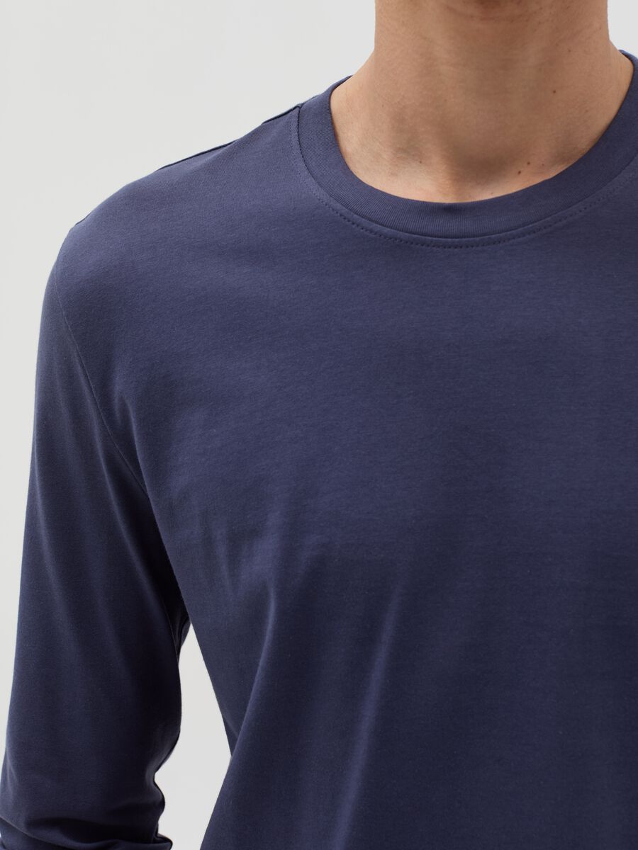 Long-sleeved T-shirt with round neck_3