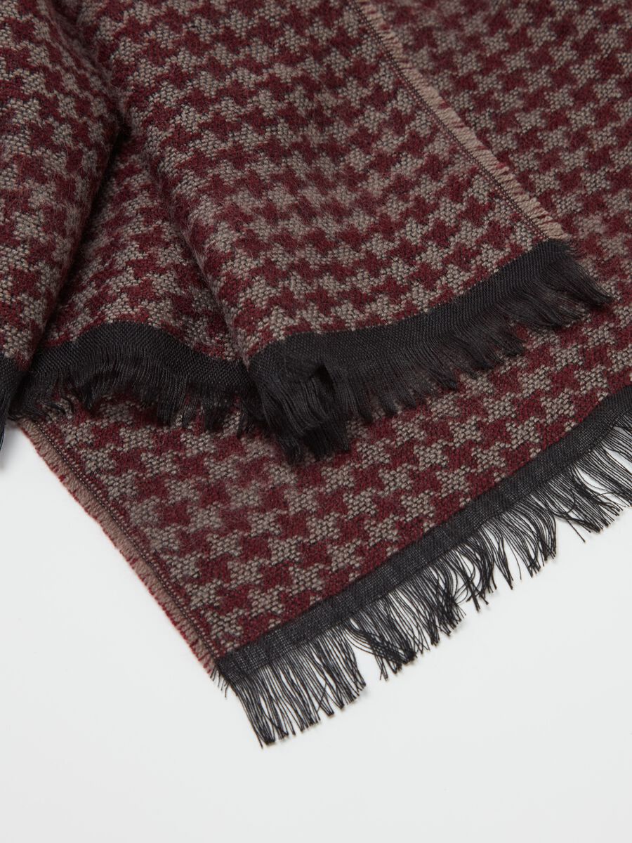 Fringed houndstooth scarf_2