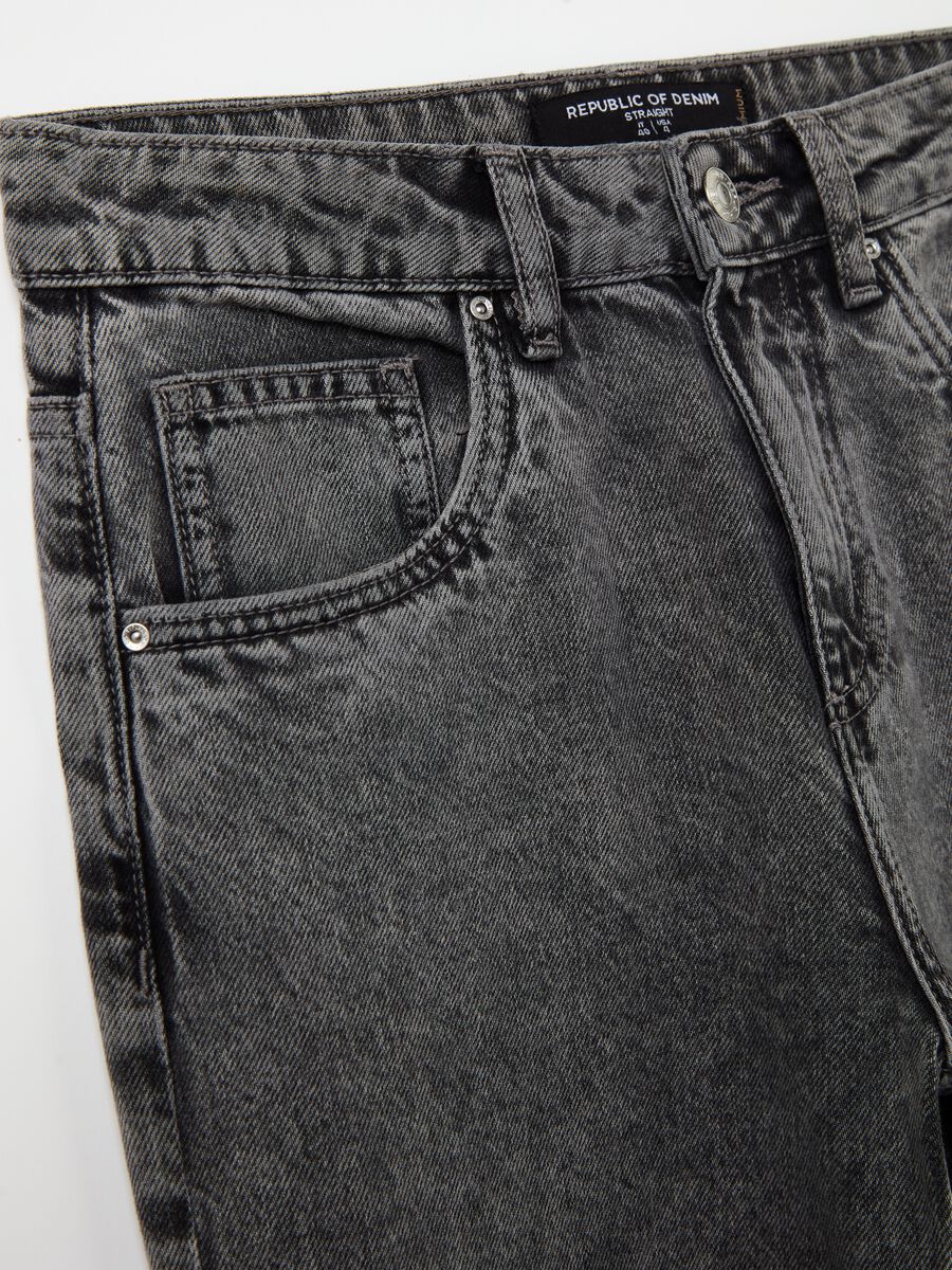Jeans straight fit acid wash con scoloriture_5