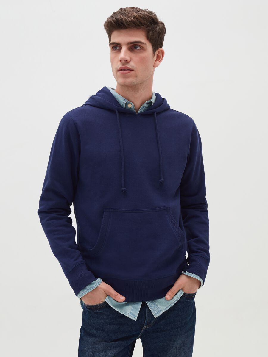 Sweatshirt with hood and pouch pocket_0