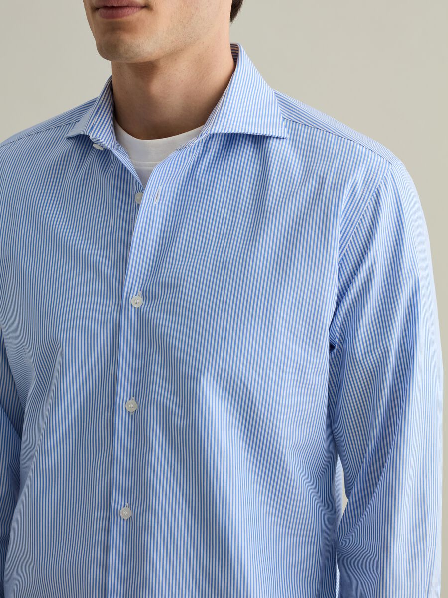 Slim-fit cotton shirt with thin stripes_3