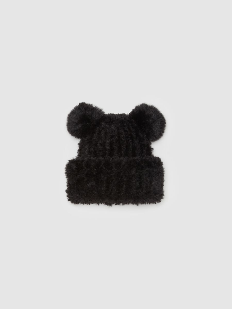 Hat in furry yarn with ears_0