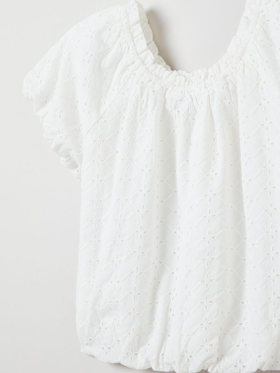 Broderie anglaise top with puff sleeves_2