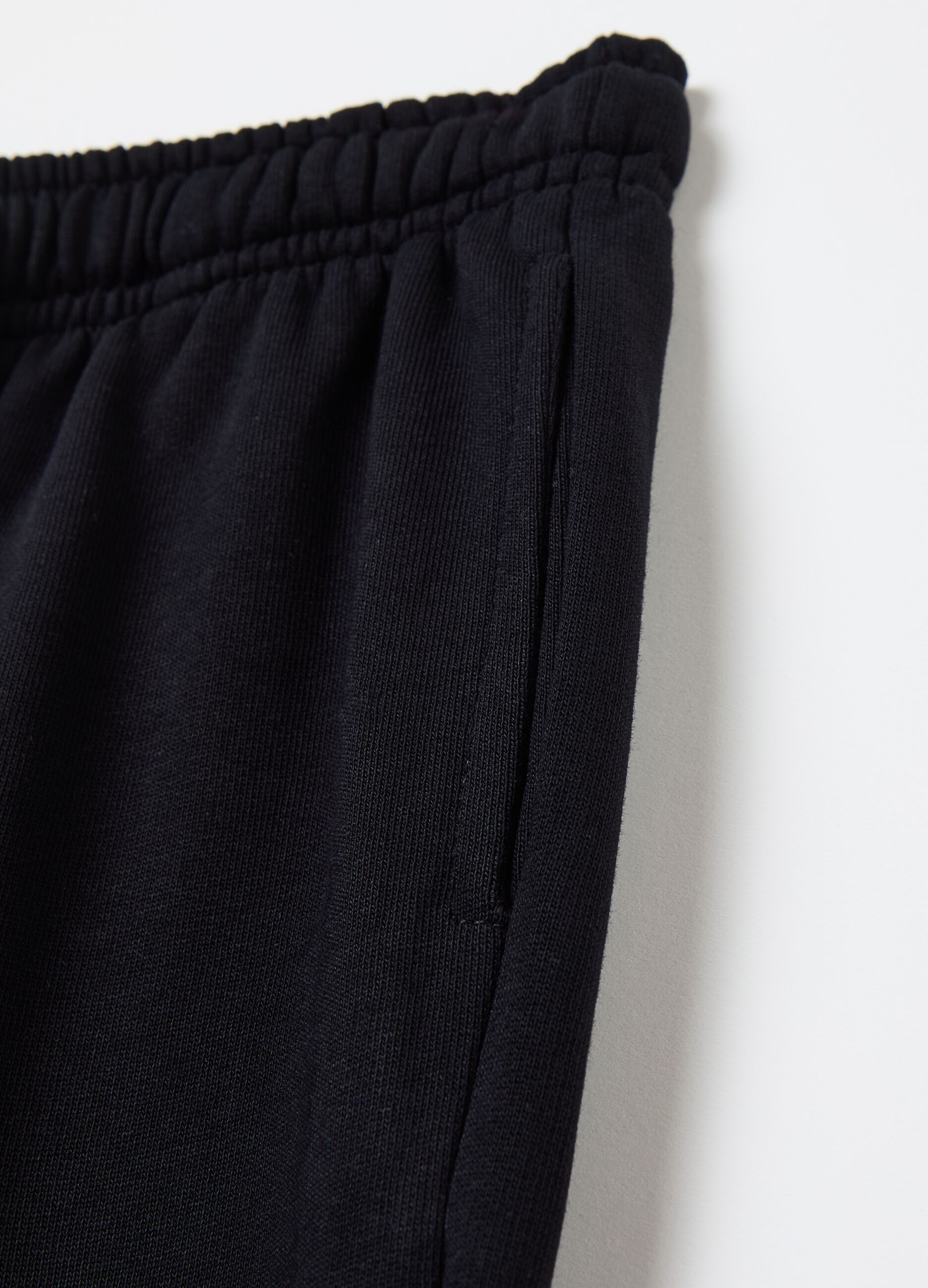 Fleece joggers with pockets and drawstring