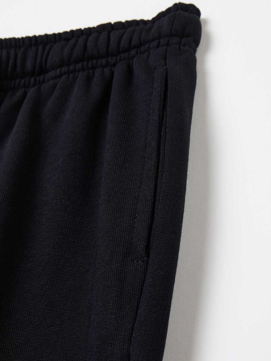 Fleece joggers with pockets and drawstring_3