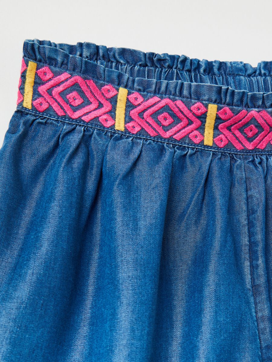 Shorts in Lyocell with embroidery_2