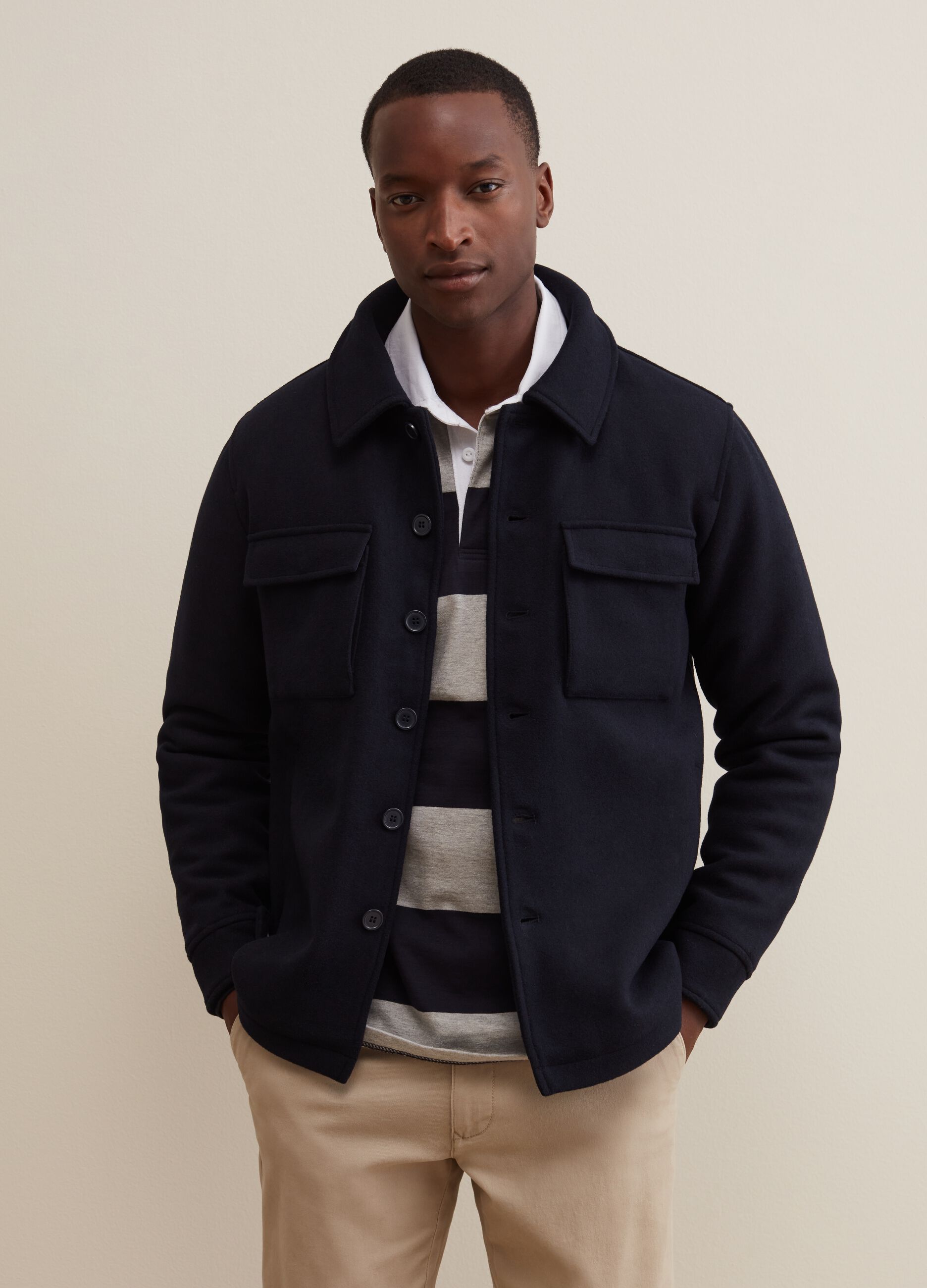 Short single-breasted jacket with collar