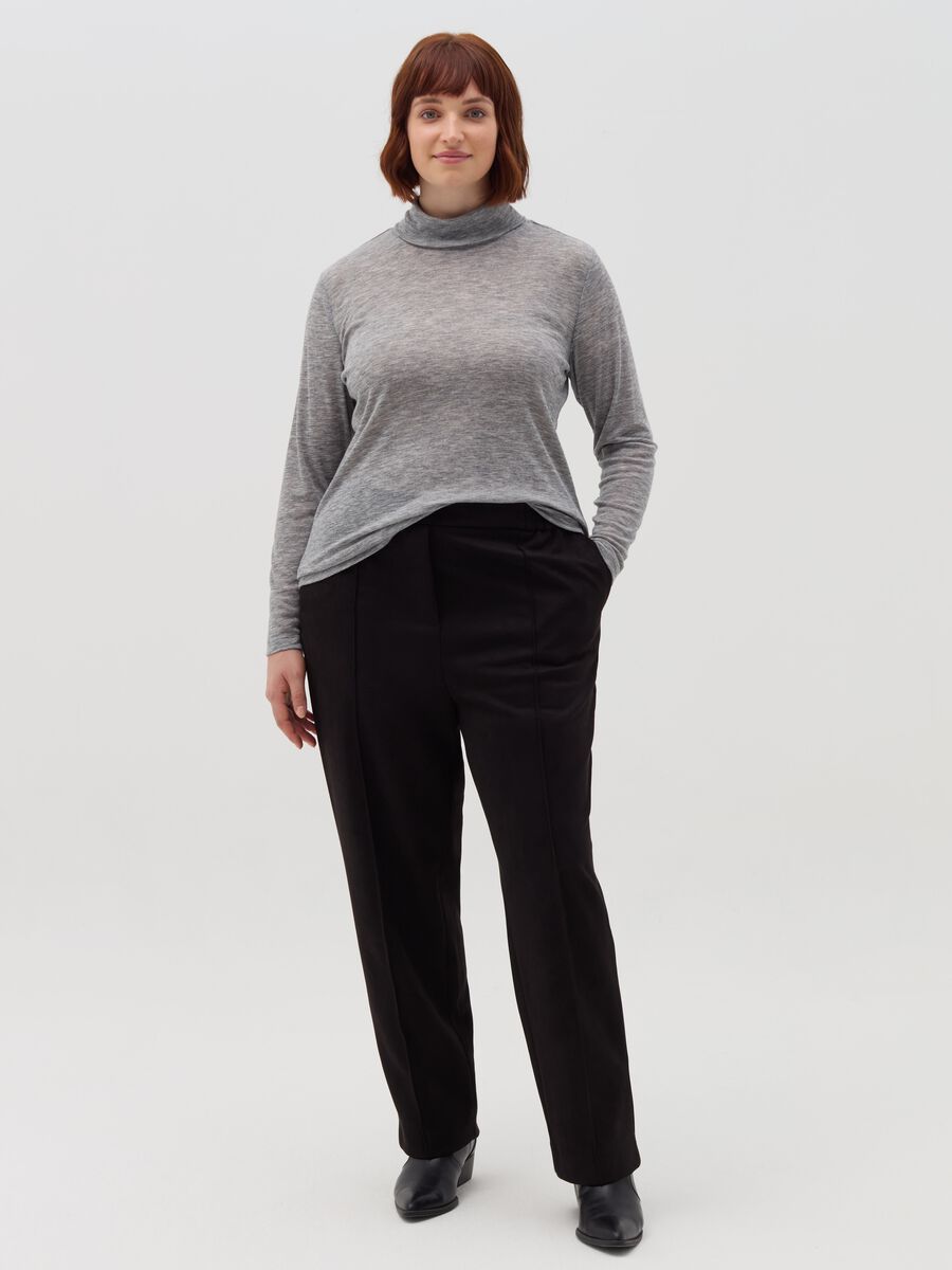 Curvy top with long sleeves and high neck_0