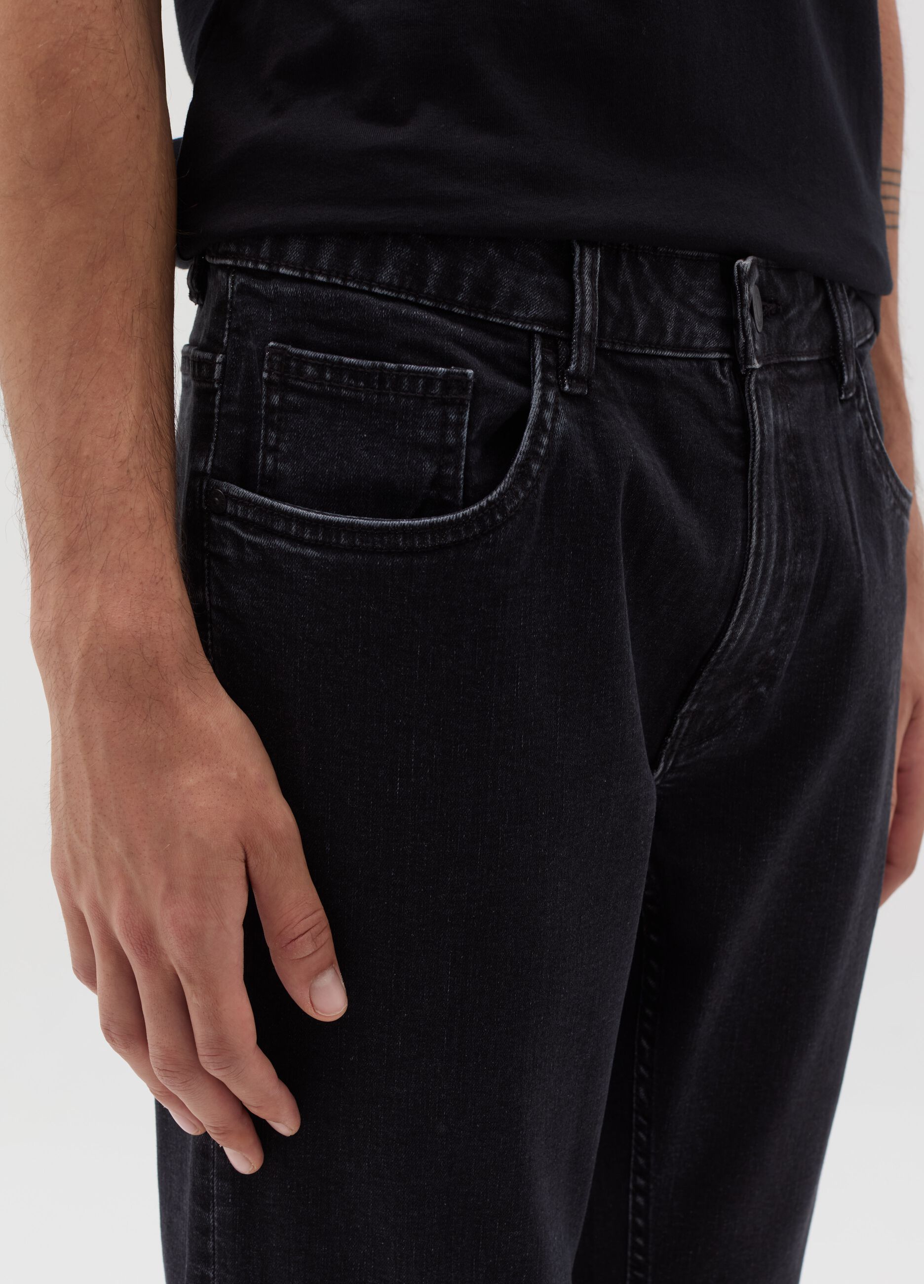 Slim-fit jeans with five pockets