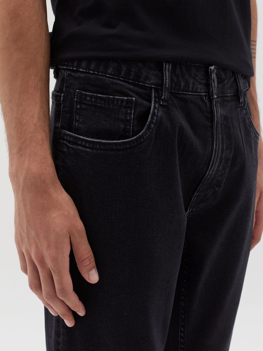 Slim-fit jeans with five pockets_3