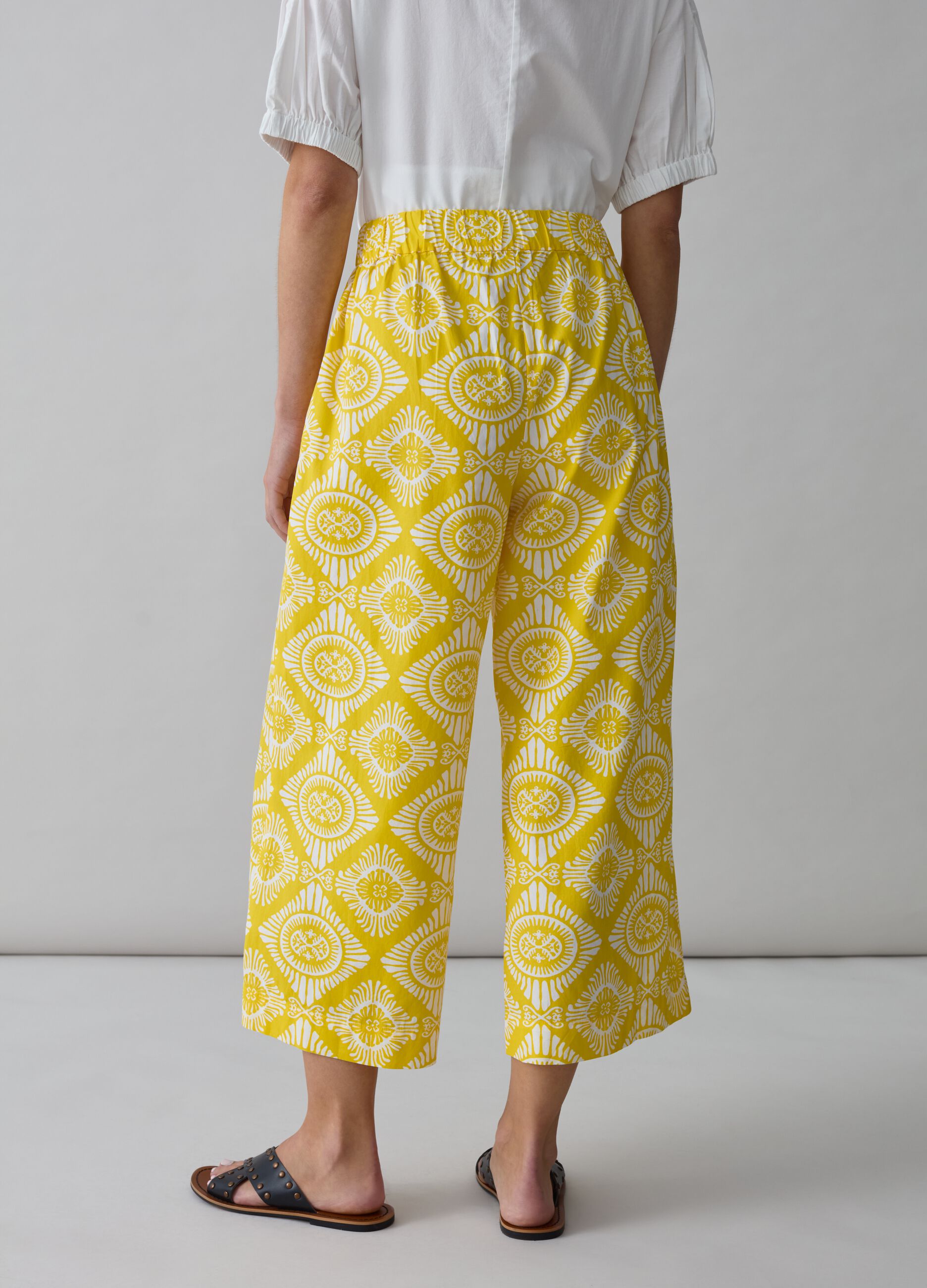 Wide-leg trousers with ethnic pattern