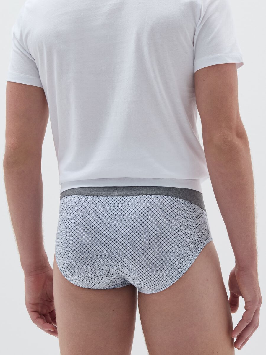 Three-pack briefs with external elastic and pattern_3