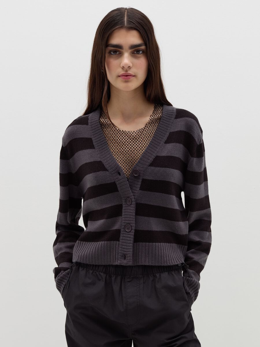 Cardigan with striped pattern and V neck_1