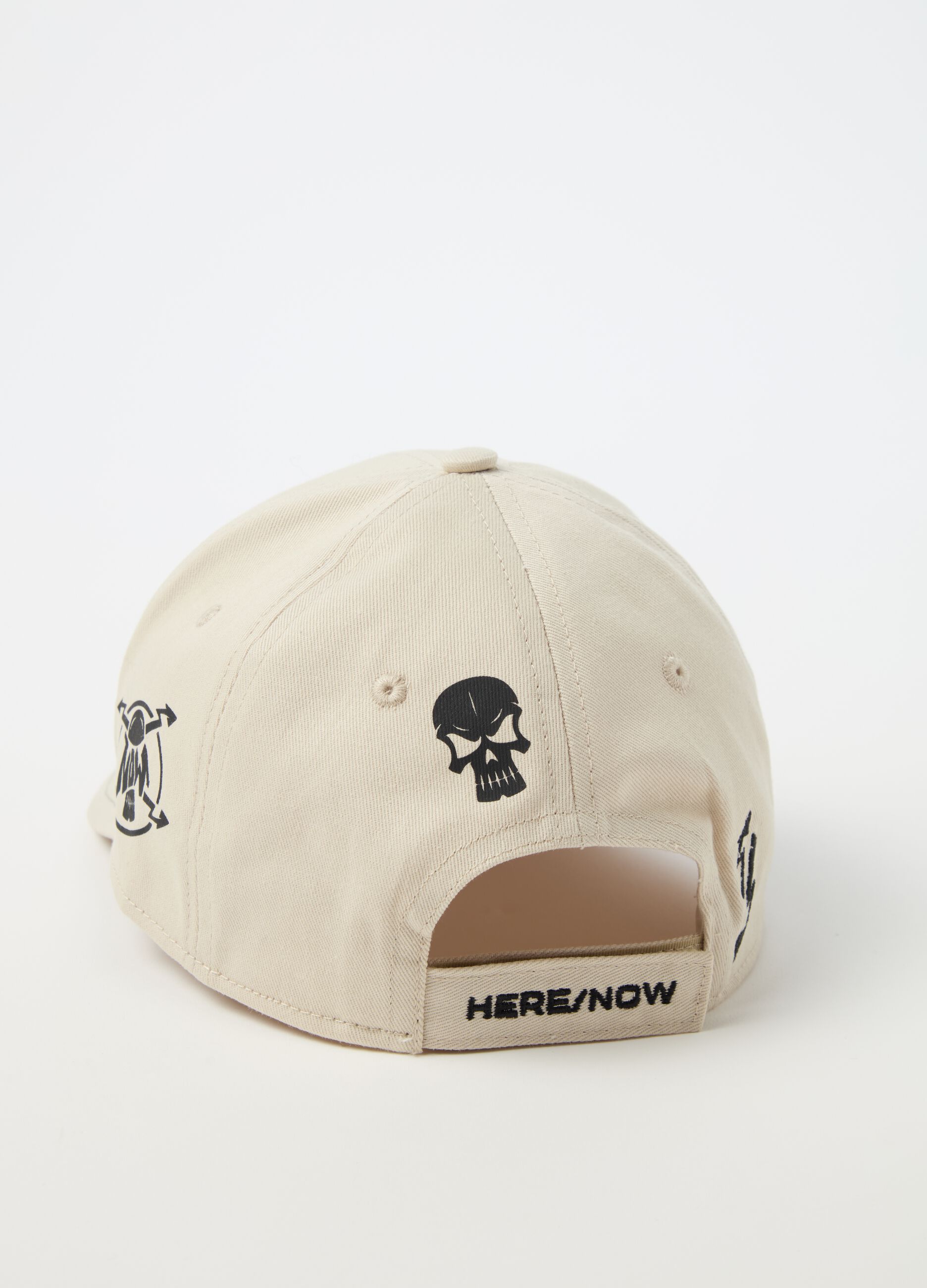 Baseball cap with lettering print