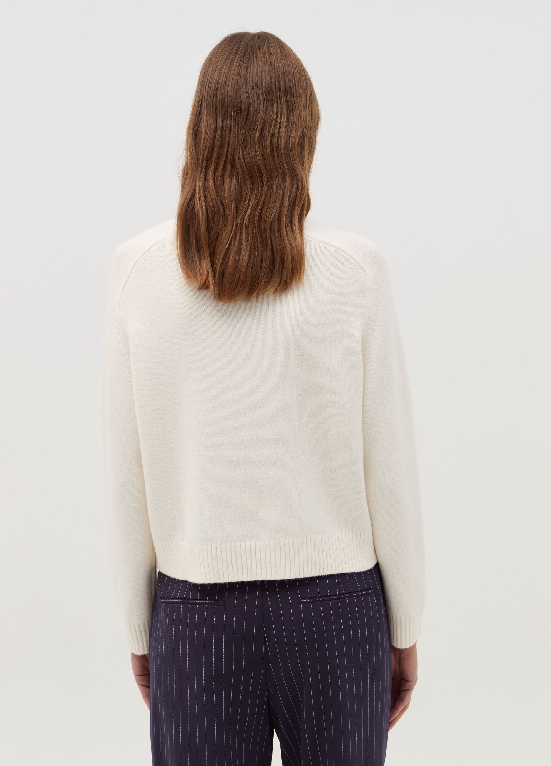 Pullover with raglan sleeves