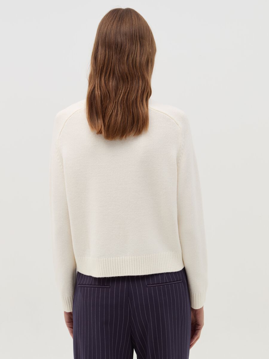 Pullover with raglan sleeves_2