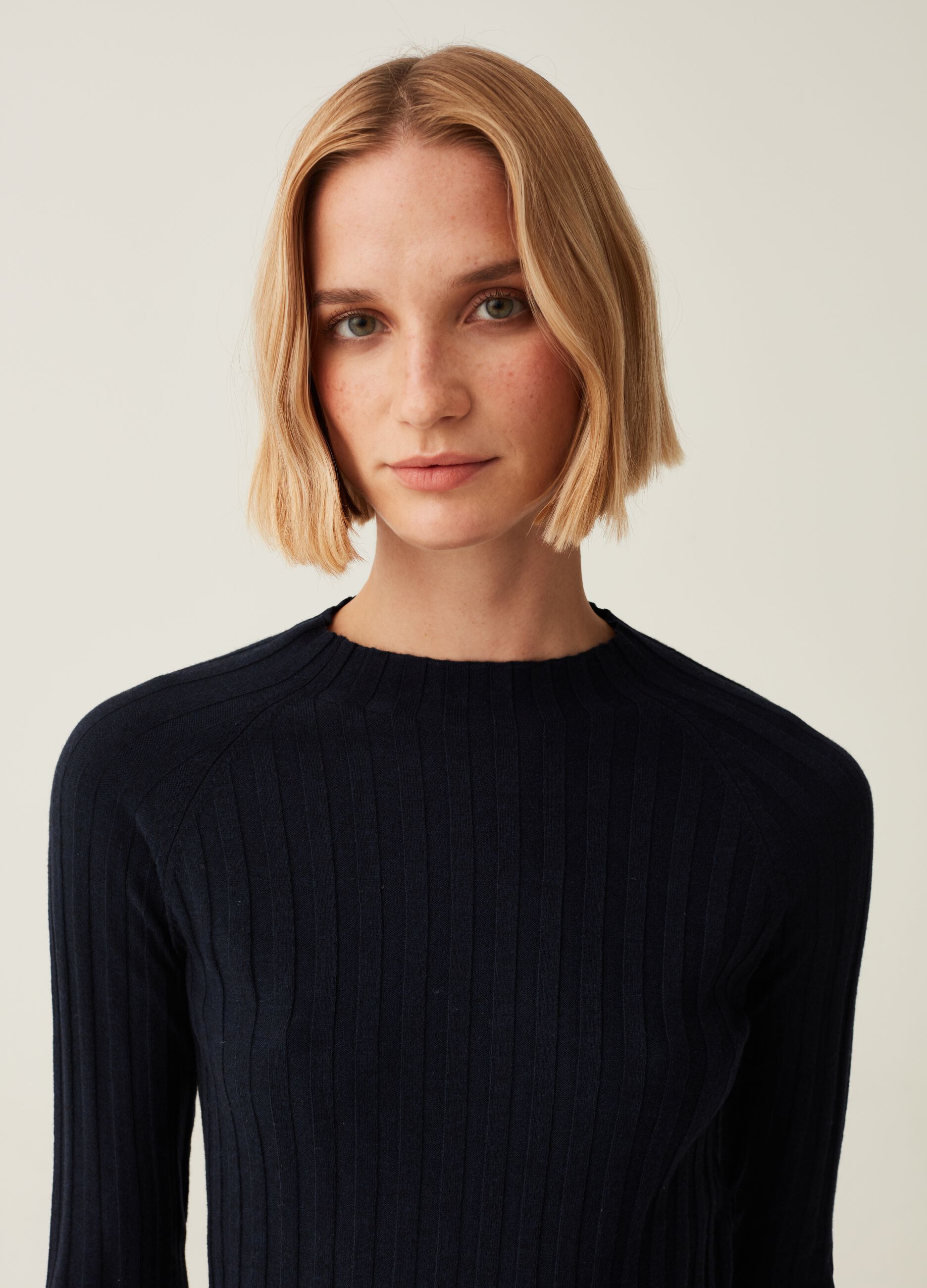 Flat-ribbed top with mock neck