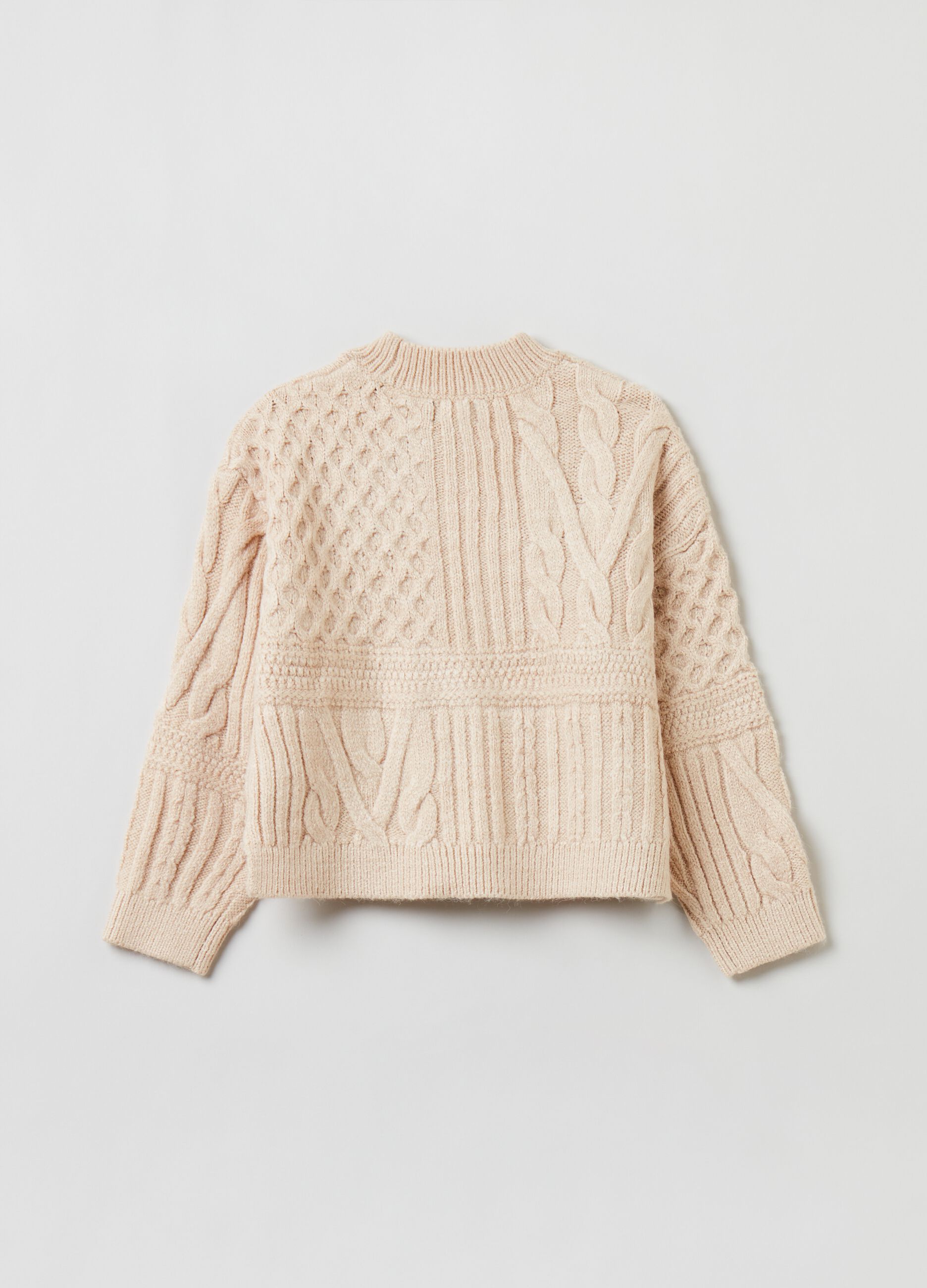 Cropped pullover with cable-knit motif