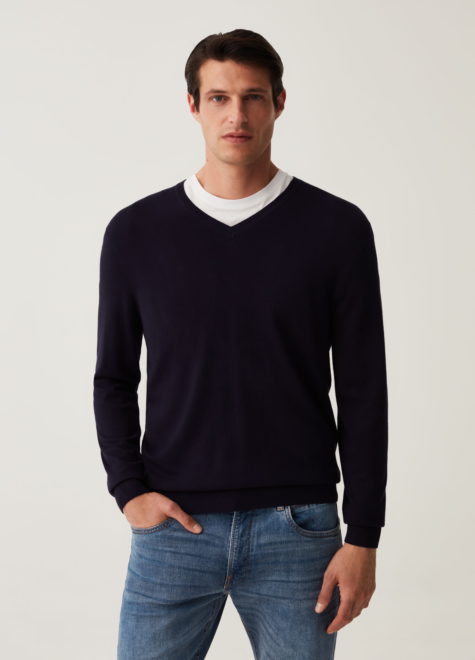 V-neck pullover