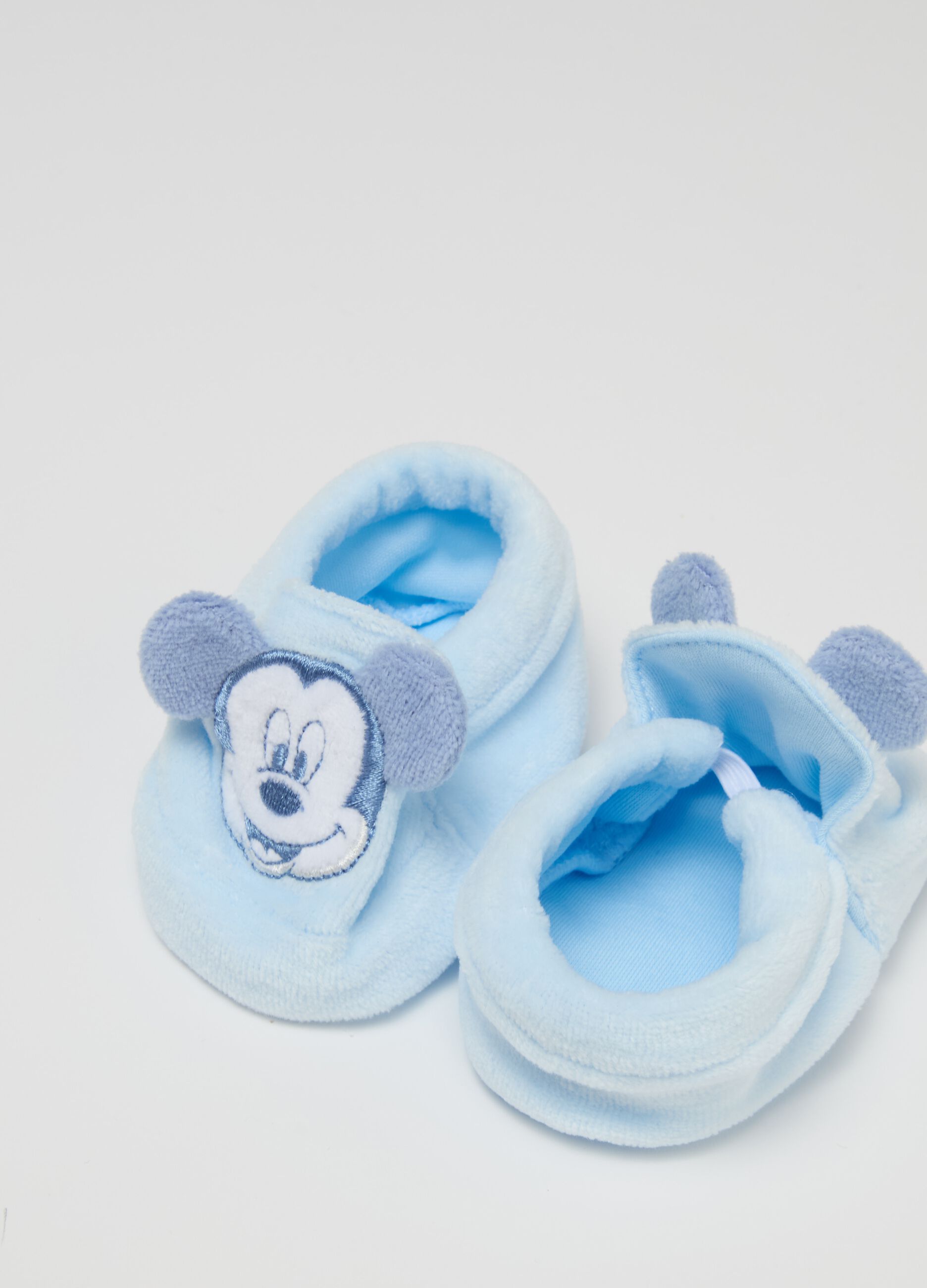 Set with beanie and baby shoes with Mickey Mouse embroidery