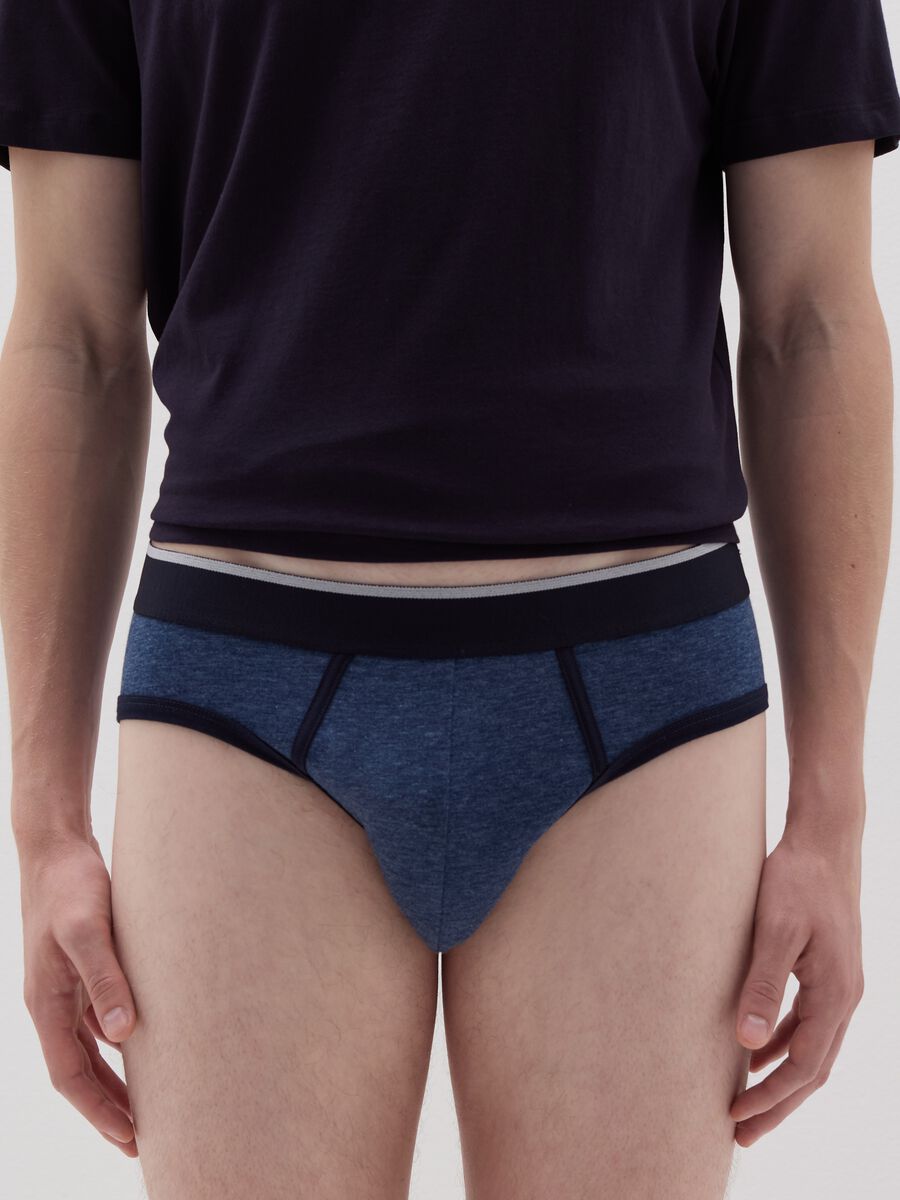 Three-pack briefs with contrasting piping_2