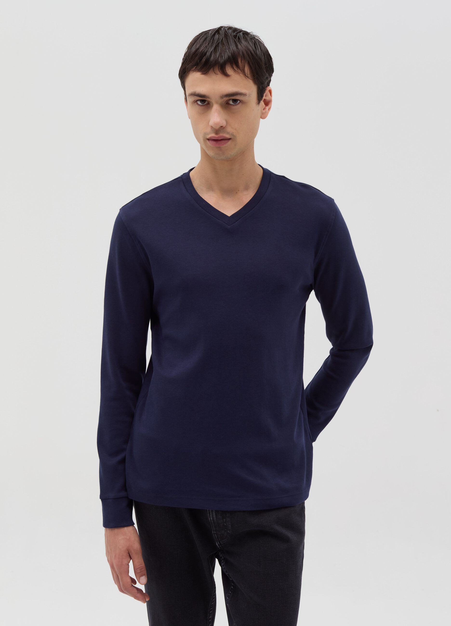 Long-sleeved T-shirt with V neck