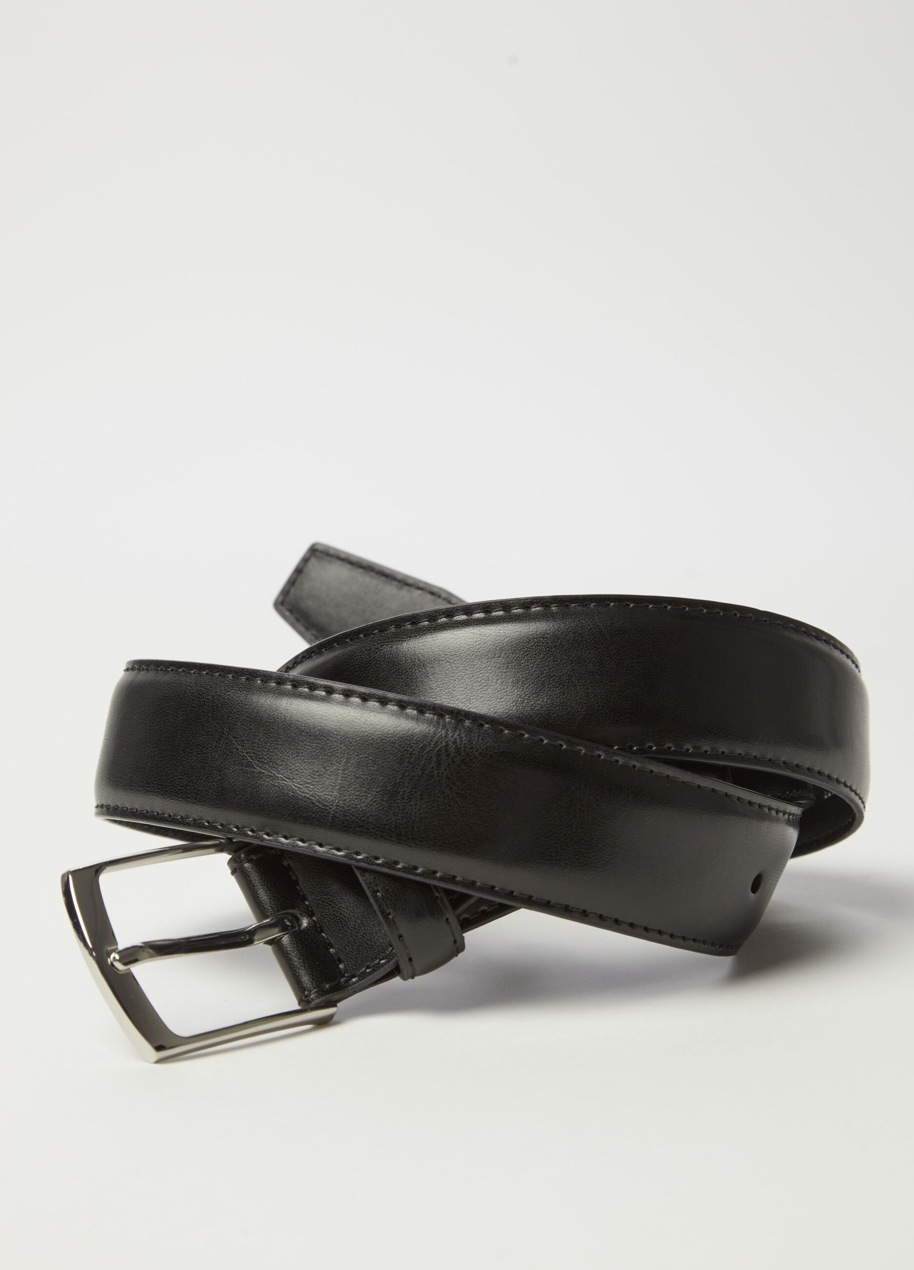 Belt with shiny buckle