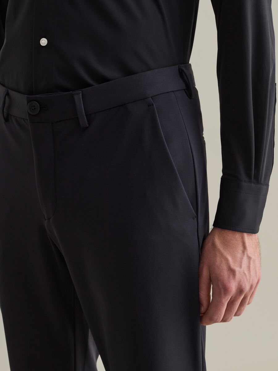 Contemporary chino trousers in technical fabric_3