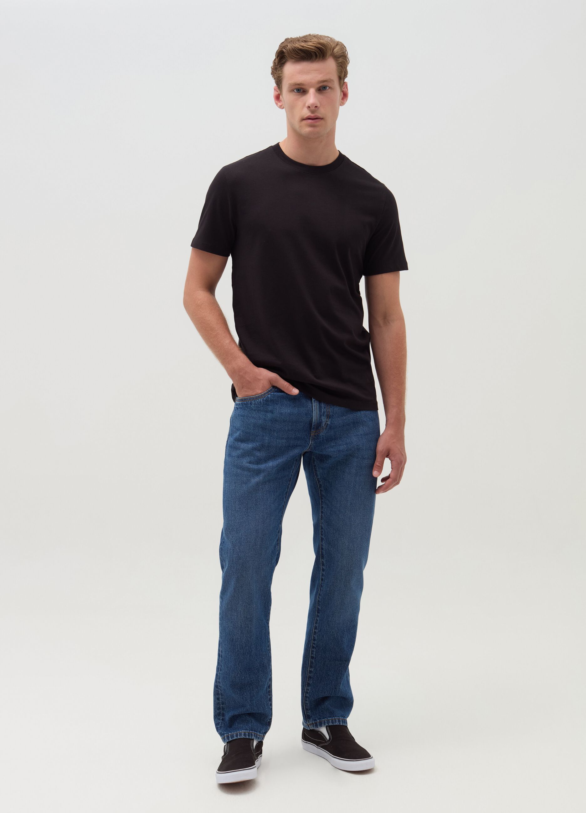 Regular fit jeans with discolouring