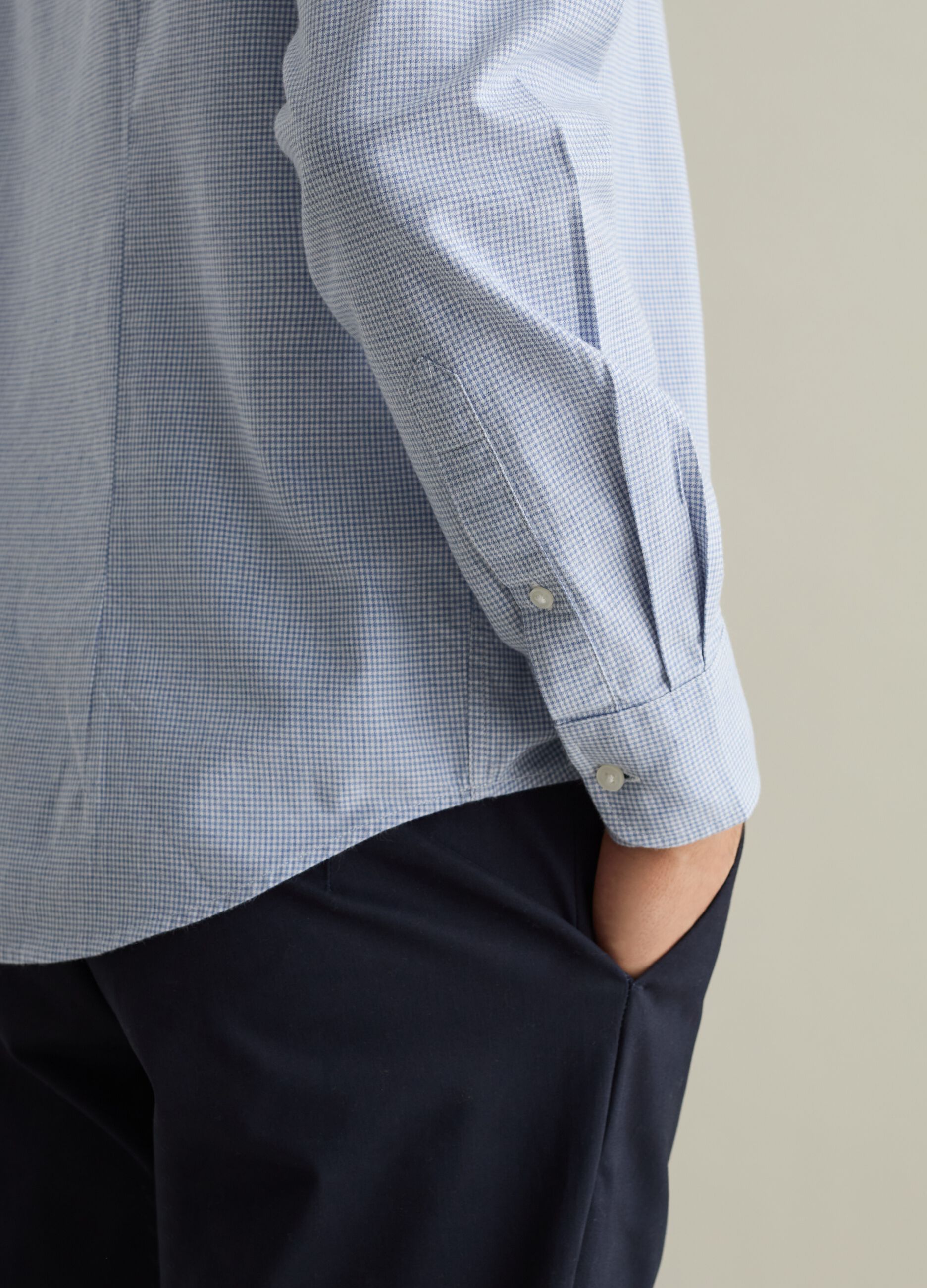 Contemporary slim-fit shirt with micro check pattern