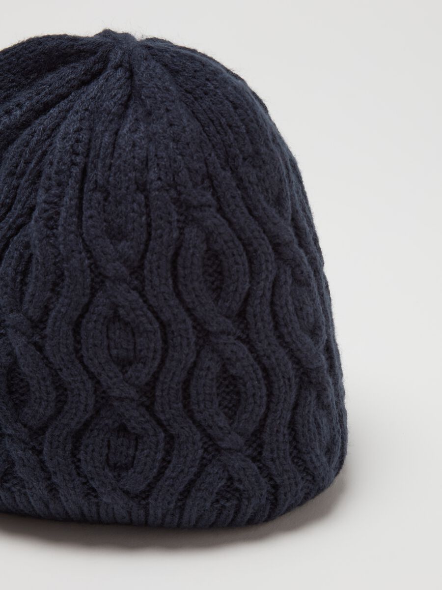 Knit hat with wavy weave_2