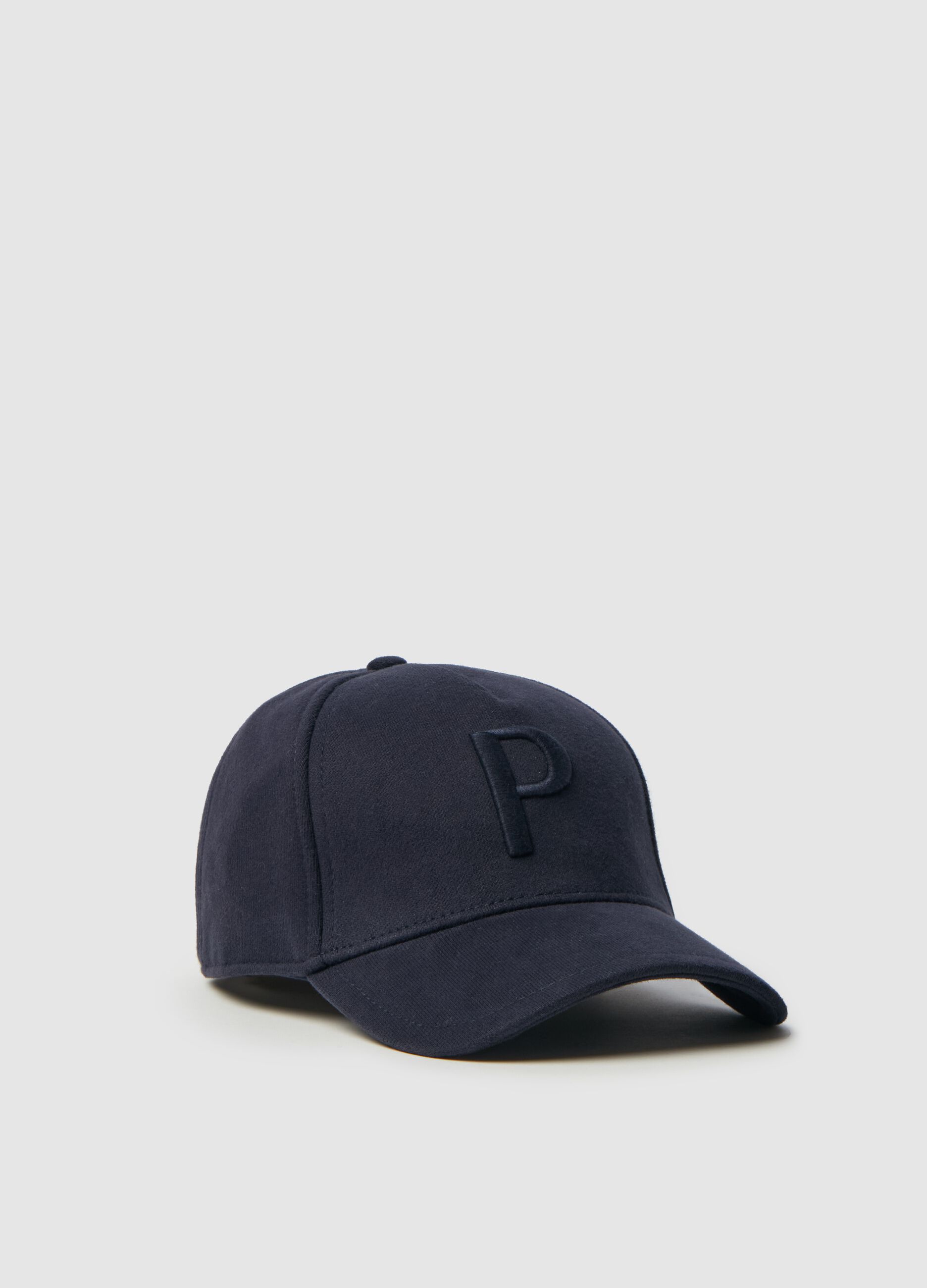 Baseball cap with logo embroidery