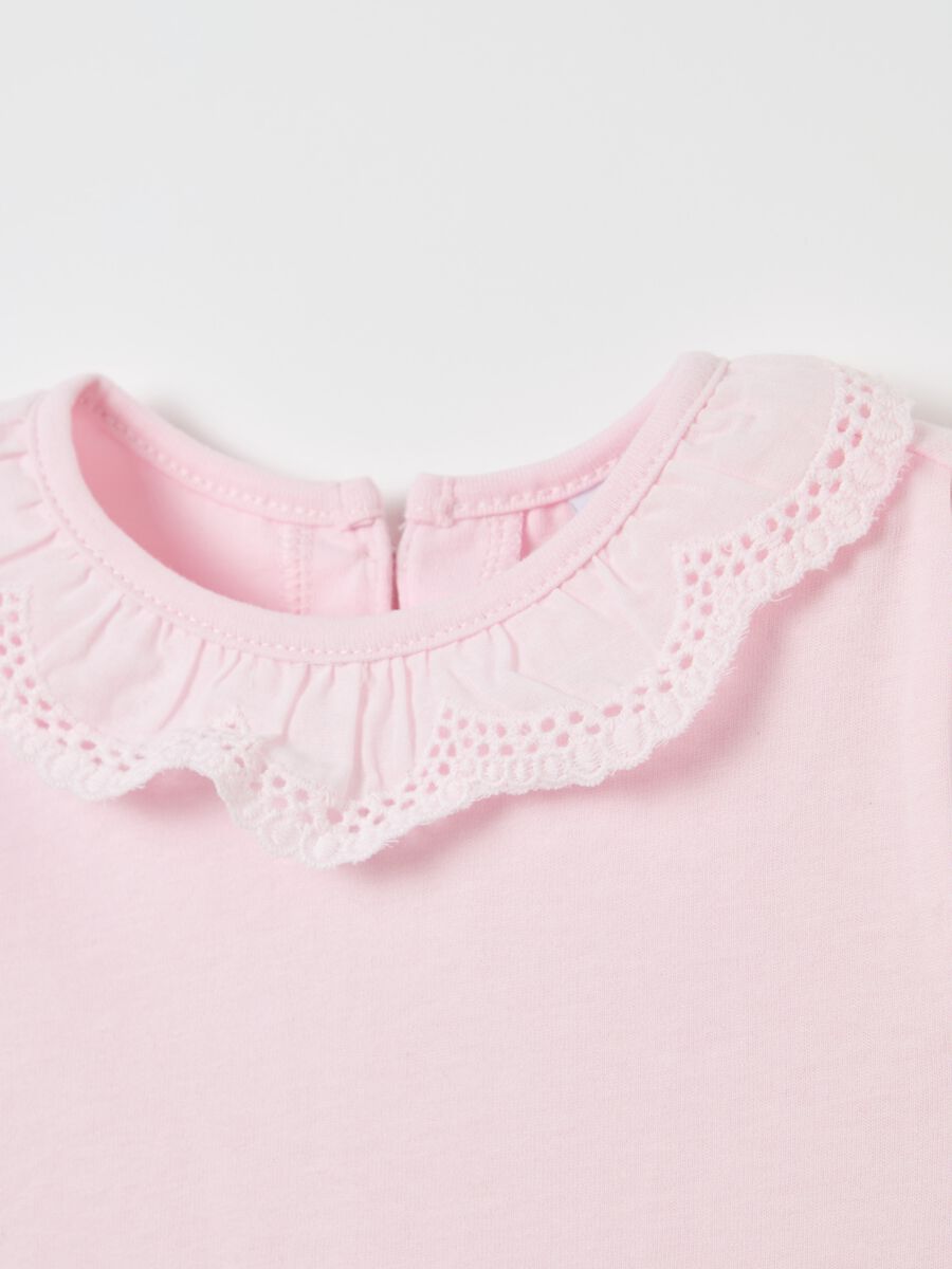 Long-sleeved T-shirt with broderie anglaise collar_2