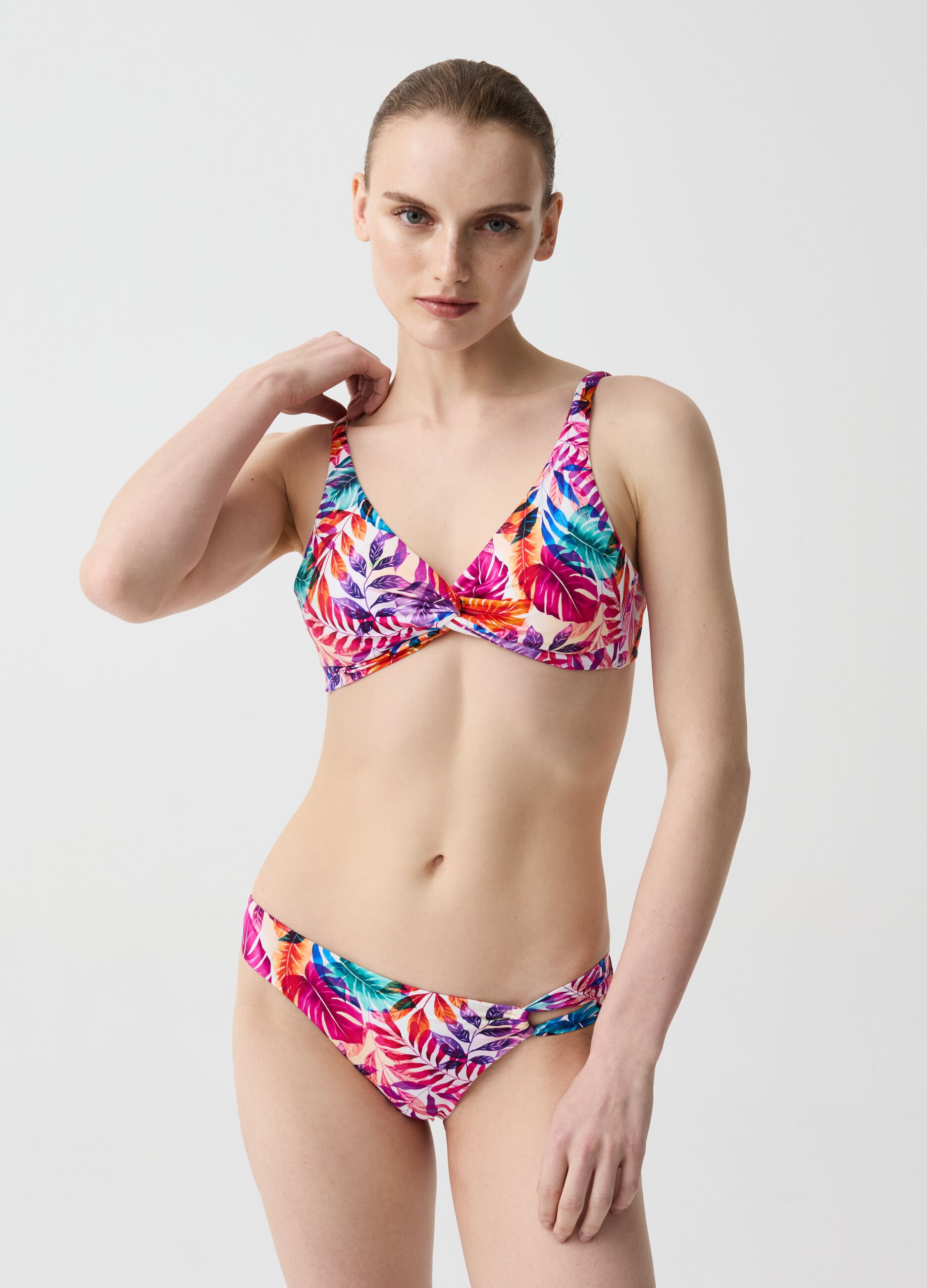 Bikini briefs with straps and foliage print