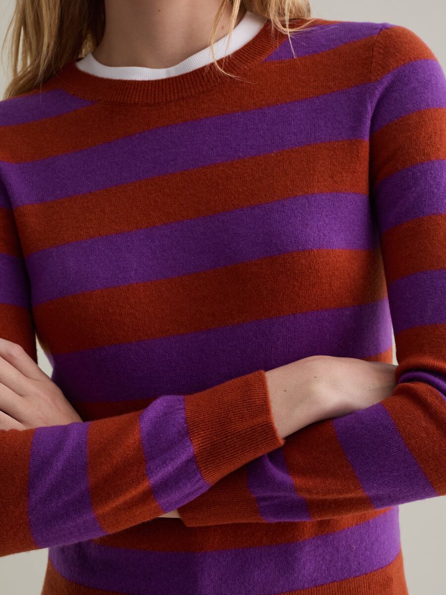 Pullover with round neck in striped wool_3