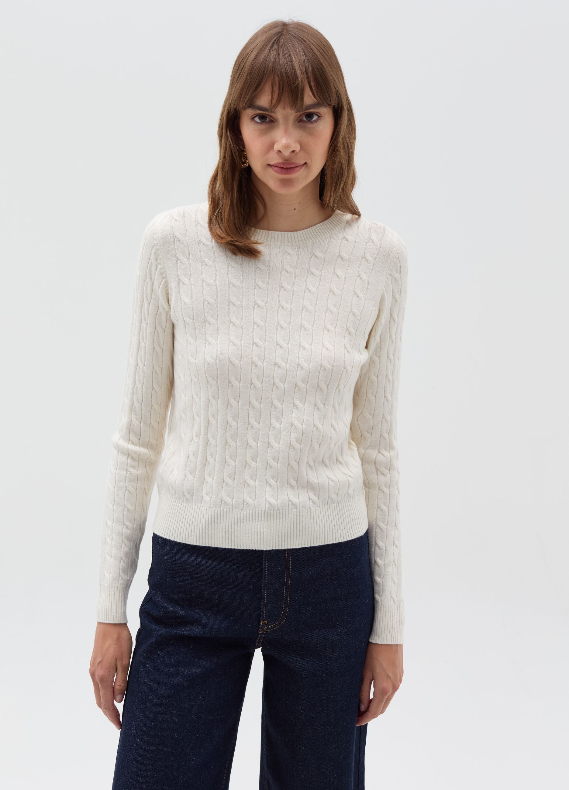 Ribbed pullover with cable-knit design