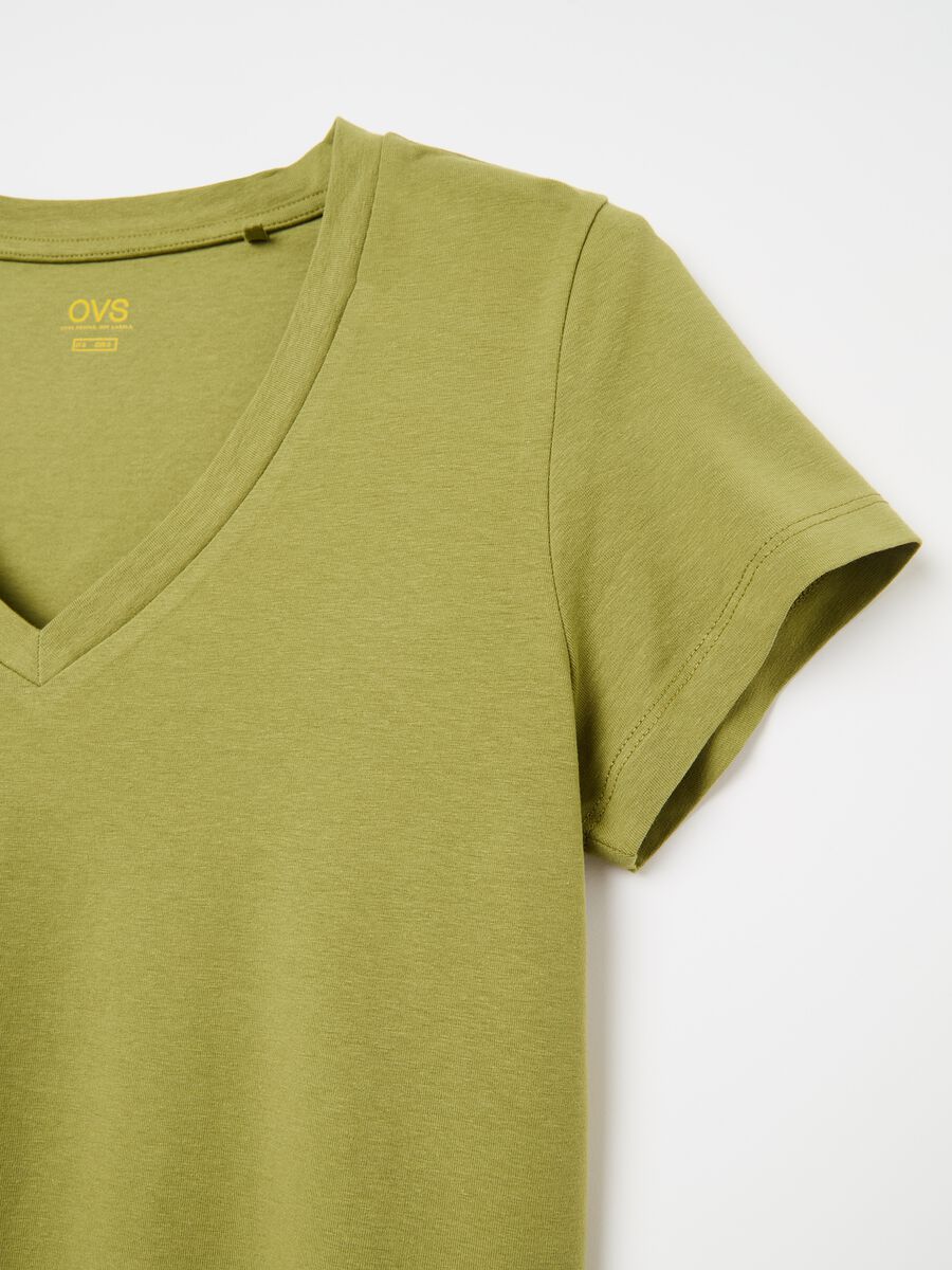 Solid colour T-shirt with V neck_5