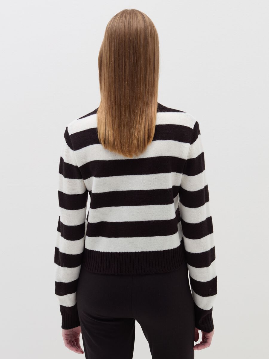 Striped crop pullover with jacquard star_2