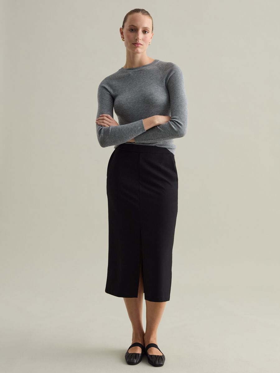 Contemporary ribbed top with raglan sleeves_0