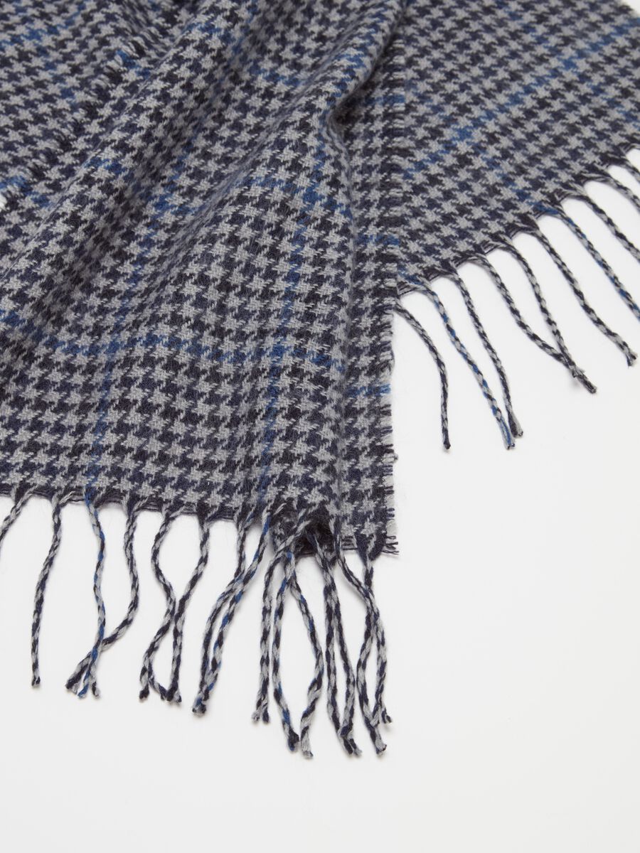 Houndstooth scarf with fringing_2