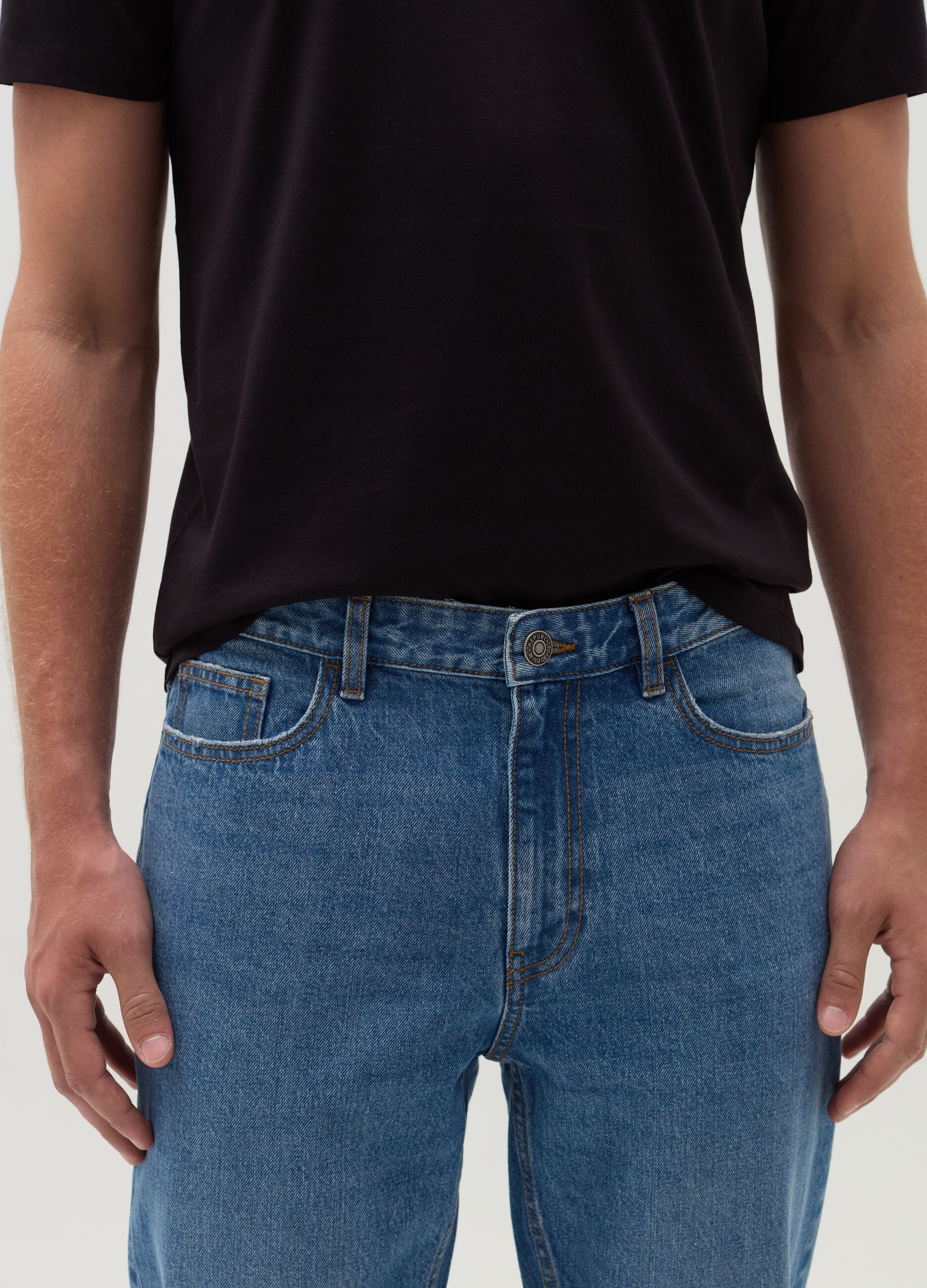 Relaxed-fit jeans with five pockets