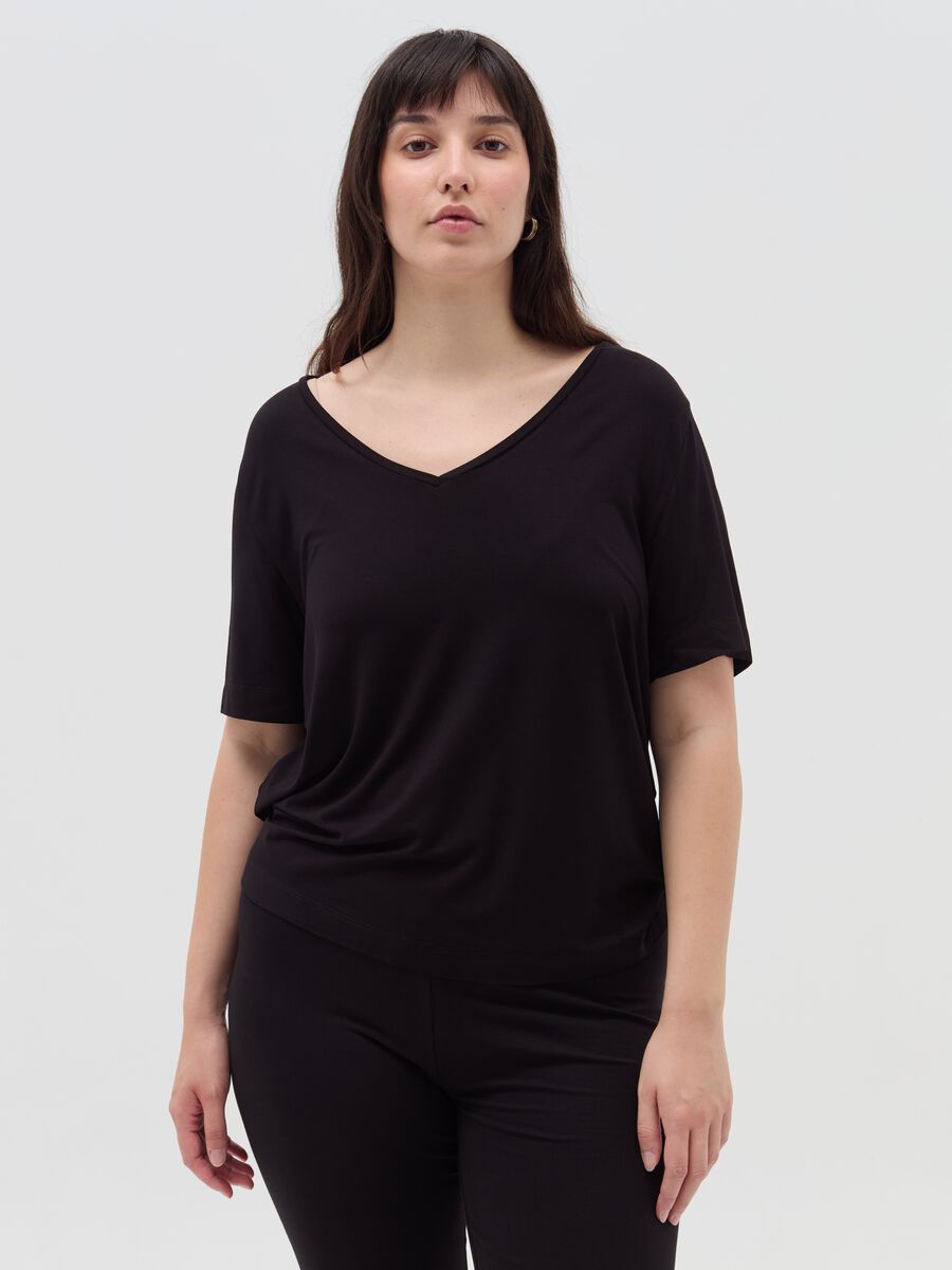 Curvy V-neck T-shirt_2