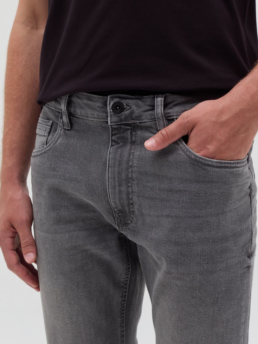 Comfort-fit jeans with five pockets_3