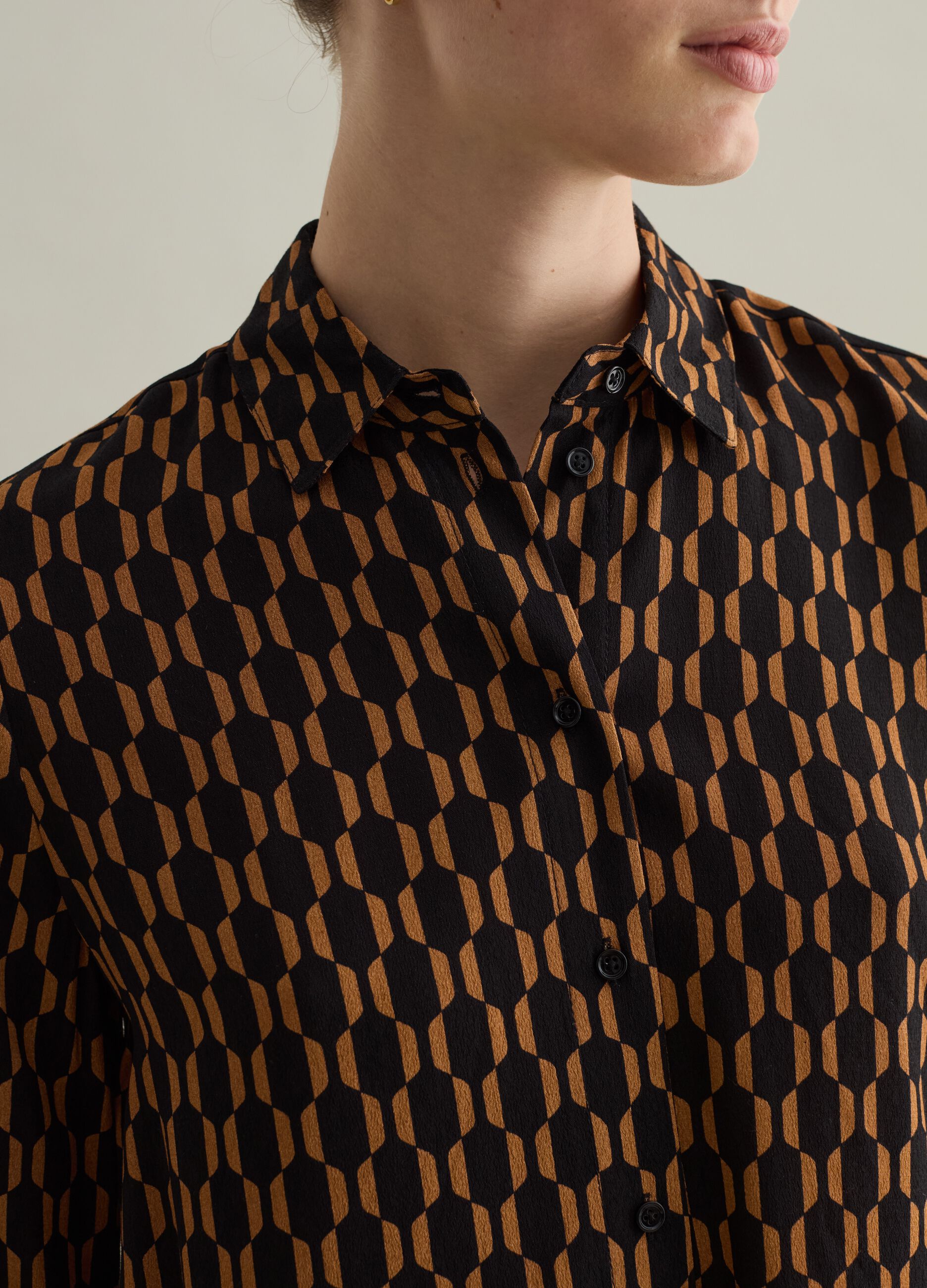 Contemporary viscose shirt with print