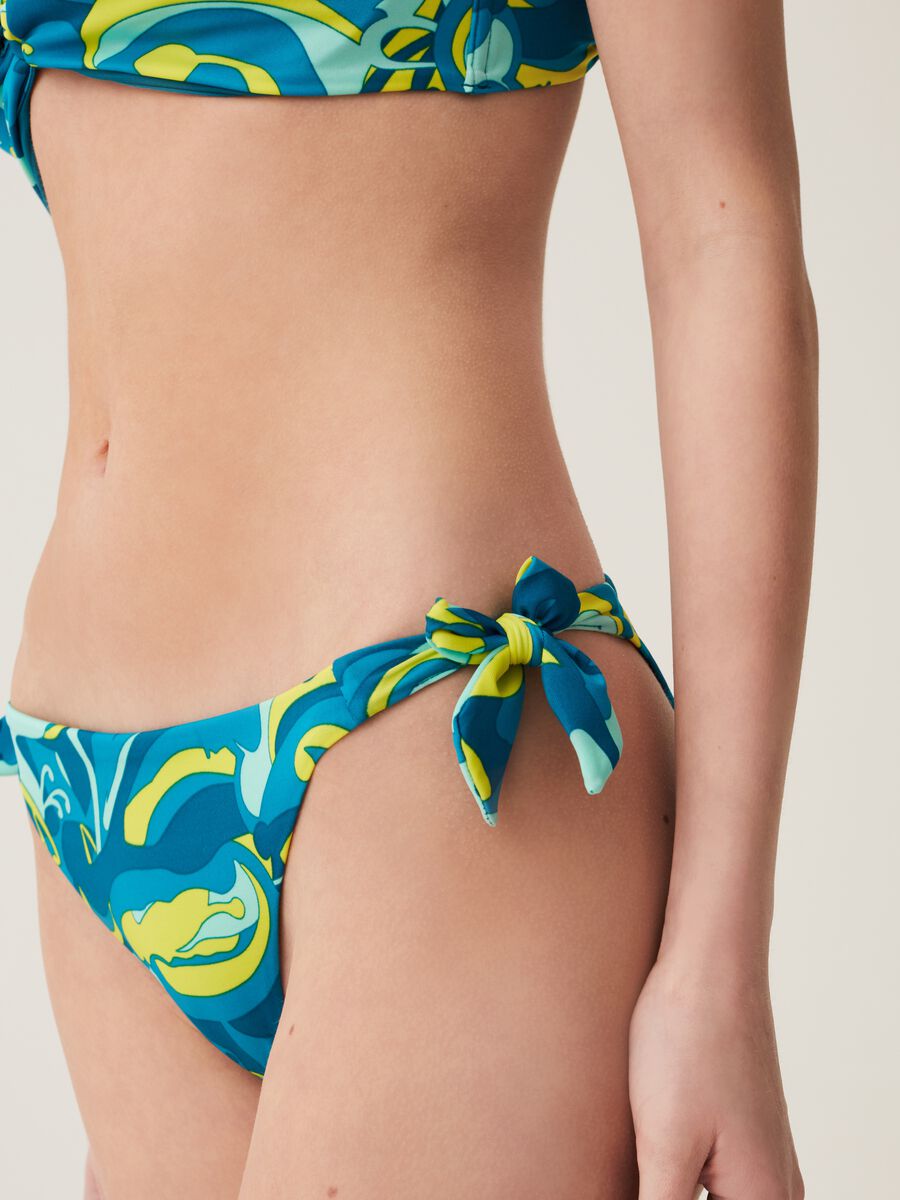 Slip bikini con fiocchi stampa all-over_3
