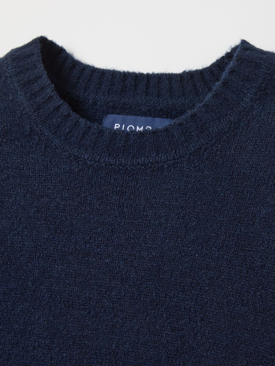 Contemporary pullover with round neck_5